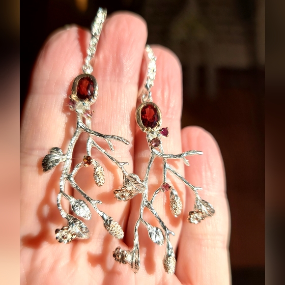 Gorgeous deep red Garnets & little red Tourmaline pinecone branch earrings - Picture 3 of 7
